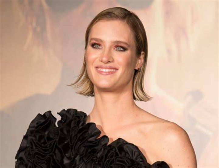 Mackenzie Davis: A Glimpse into the Life of Her Wife